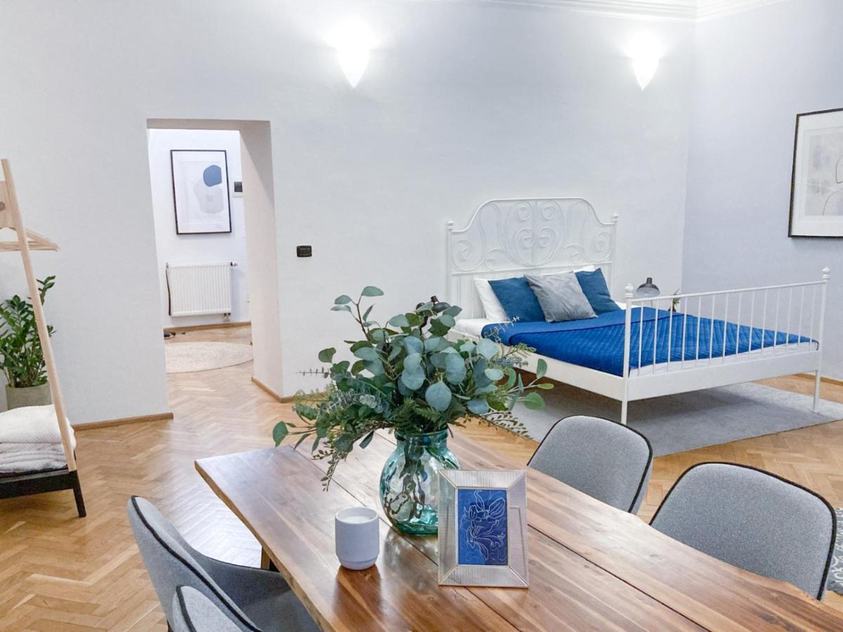 Best Price & Location - Historic Square Residency Praga Esterno foto